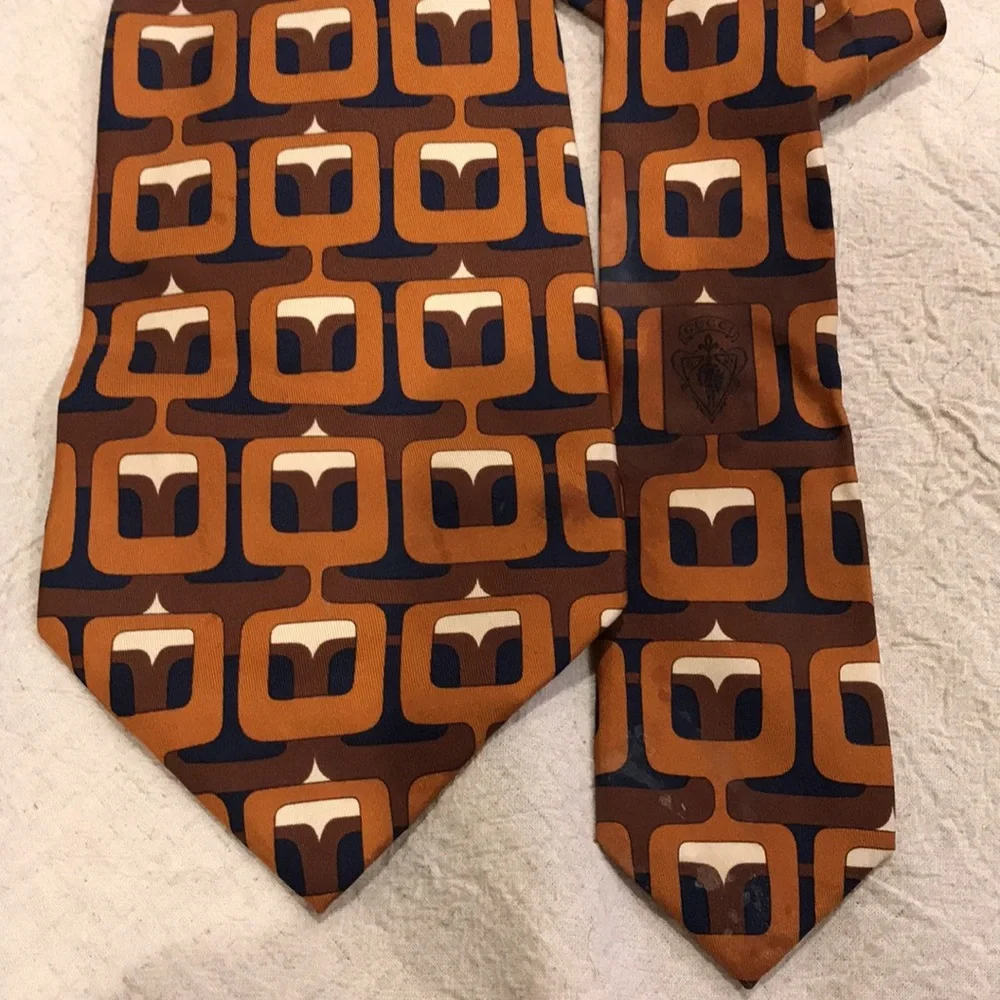 Rare Vintage Gucci Wide Silk Tie in Retro Pattern - Picture 6 of 13